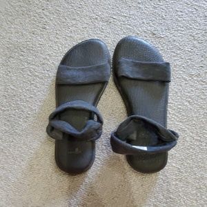 Sanuk yoga sandals